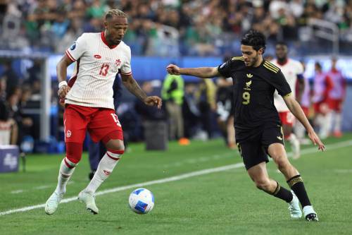 ETIENNE LAURENT / THE ASSOCIATED PRESS
                                Canada’s Derek Cornelius dribbles past Mexico’s Raul Jimenez during the second half of the CONCACAF Nations League semifinal soccer match Thursday in Inglewood, Calif.