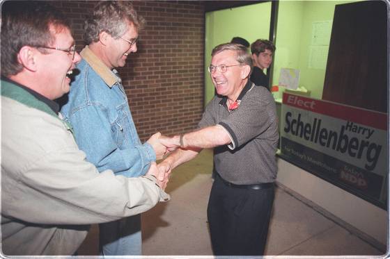 Harry Schellenberg talks with constituents during the 1999 provincial election, where his victory over incumbent Vic Toews was called the “best political comeback story in Manitoba history.” (Boris Minkevich / Free Press files)