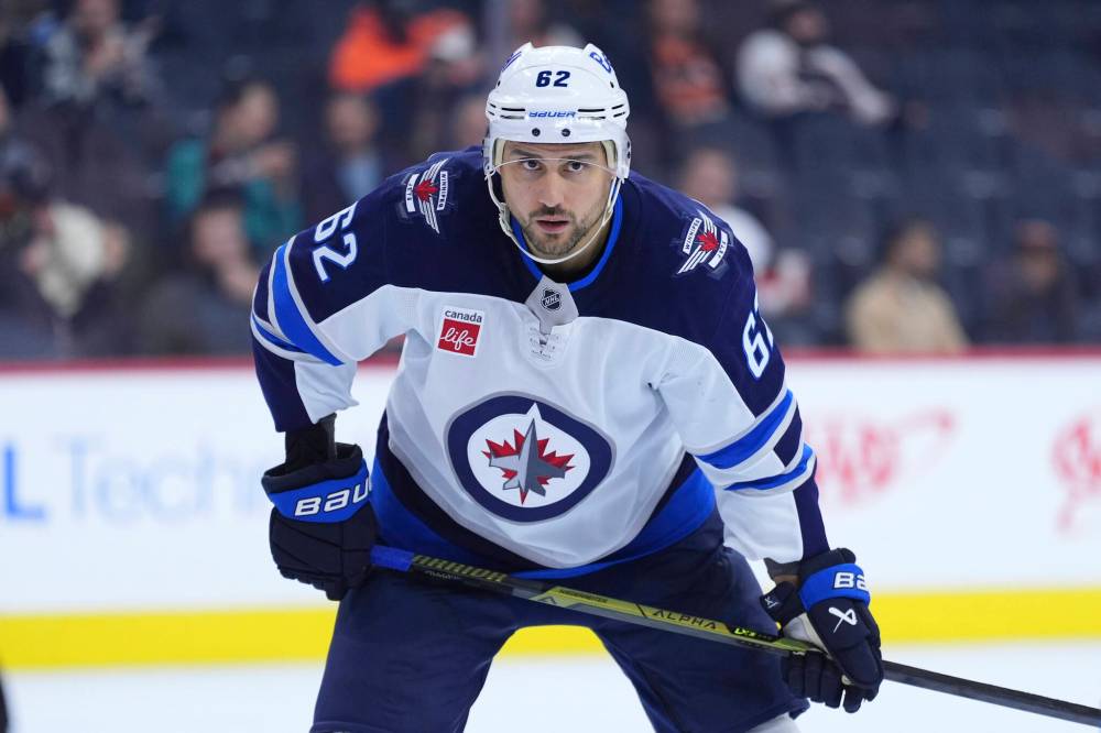 MATT SLOCUM / THE ASSOCIATED PRESS FILES
Nino Niederreiter has had five of his Swiss friends cheer him on at Canada Life Centre during the Jets’ four-game homestand.