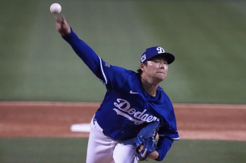 Los Angeles Dodgers pitcher Yoshinobu Yamamoto (18) throws during the third inning of a spring training baseball game against the Cincinnati Reds, Tuesday, March. 4, 2025, in Phoenix. (AP Photo/Darryl Webb)