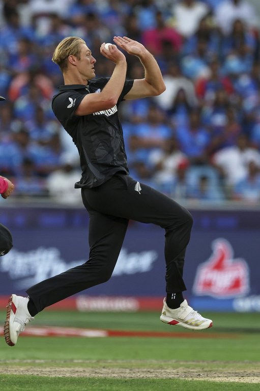 New Zealand's Kyle Jamieson bowls a delivery during the ICC Champions Trophy final cricket match between India and New Zealand at Dubai International Cricket Stadium in Dubai, United Arab Emirates, Sunday, March 9, 2025. (AP Photo/Christopher Pike)