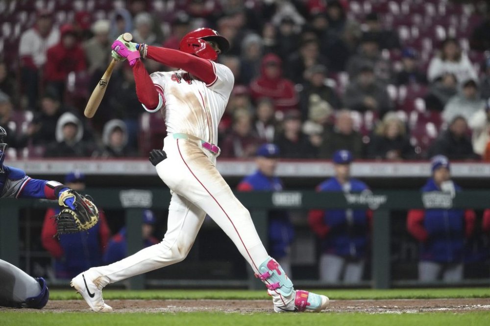 Cincinnati Reds' Elly De La Cruz hits a two-run home run in the seventh inning of a baseball game against the Texas Rangers, Monday, March 31, 2025, in Cincinnati. (AP Photo/Kareem Elgazzar)