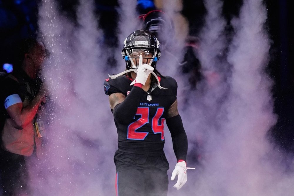 FILE - Houston Texans cornerback Derek Stingley Jr. (24) gestures as he is introduced before an NFL football game against the Baltimore Ravens Wednesday, Dec. 25, 2024, in Houston. (AP Photo/David J. Phillip, File)