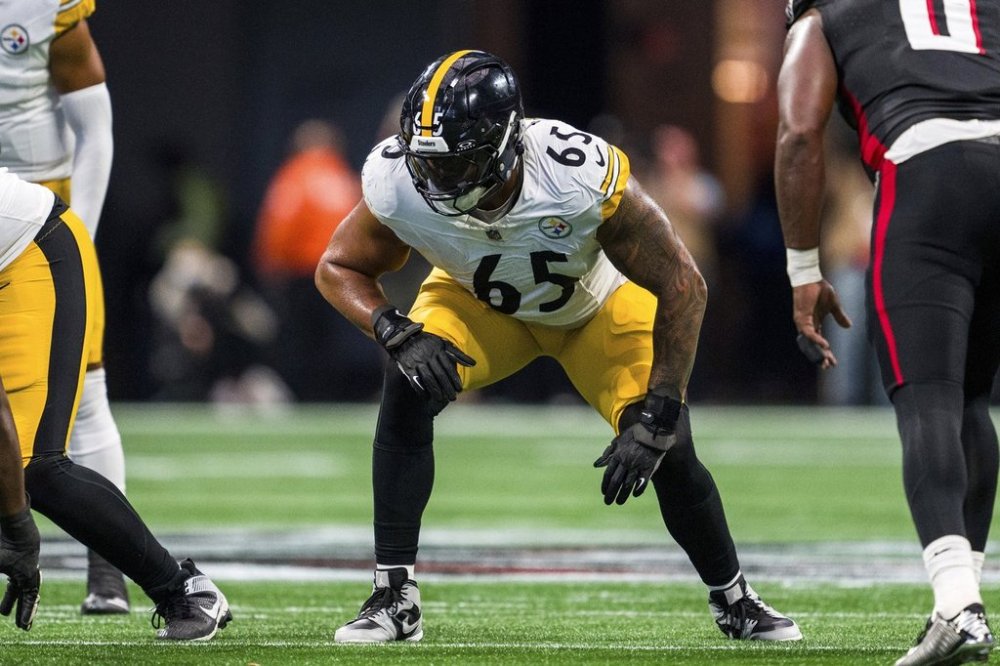 FILE - Pittsburgh Steelers offensive tackle Dan Moore Jr. (65) lines up during the first half of an NFL football game against the Atlanta Falcons, Sept. 8, 2024, in Atlanta. (AP Photo/Danny Karnik, file)