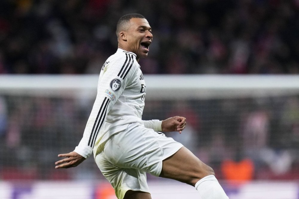 Real Madrid's Kylian Mbappe celebrates after a penalty shootout at the end of the Champions League round of 16, second leg, soccer match between Atletico Madrid and Real Madrid at the Metropolitano stadium in Madrid, Spain, Wednesday, March 12, 2025. (AP Photo/Manu Fernandez)