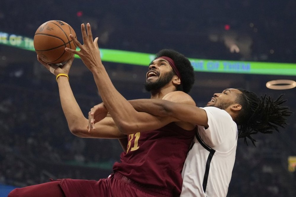 Cleveland Cavaliers center Jarrett Allen (31) is fouled by Brooklyn Nets forward Ziaire Williams, right, in the first half of an NBA basketball game Tuesday, March 11, 2025, in Cleveland. (AP Photo/Sue Ogrocki)