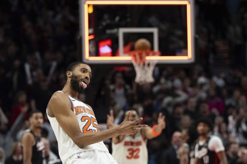 New York Knicks forward Mikal Bridges (25) celebrates after making the game-winning shot in overtime during an NBA basketball game against the Portland Trail Blazers, Wednesday, March 12, 2025, in Portland, Ore. (AP Photo/Jenny Kane)