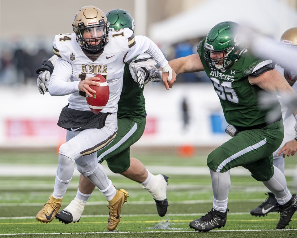University of Manitoba quarterback Jackson Tachinski runs the ball against away from University of Saskatchewan defensive linebacker Jonathan Leggett during the first quarter of the Canada West Hardy Cup in Saskatoon, Sask., on November 20, 2021. THE CANADIAN PRESS/Liam Richards