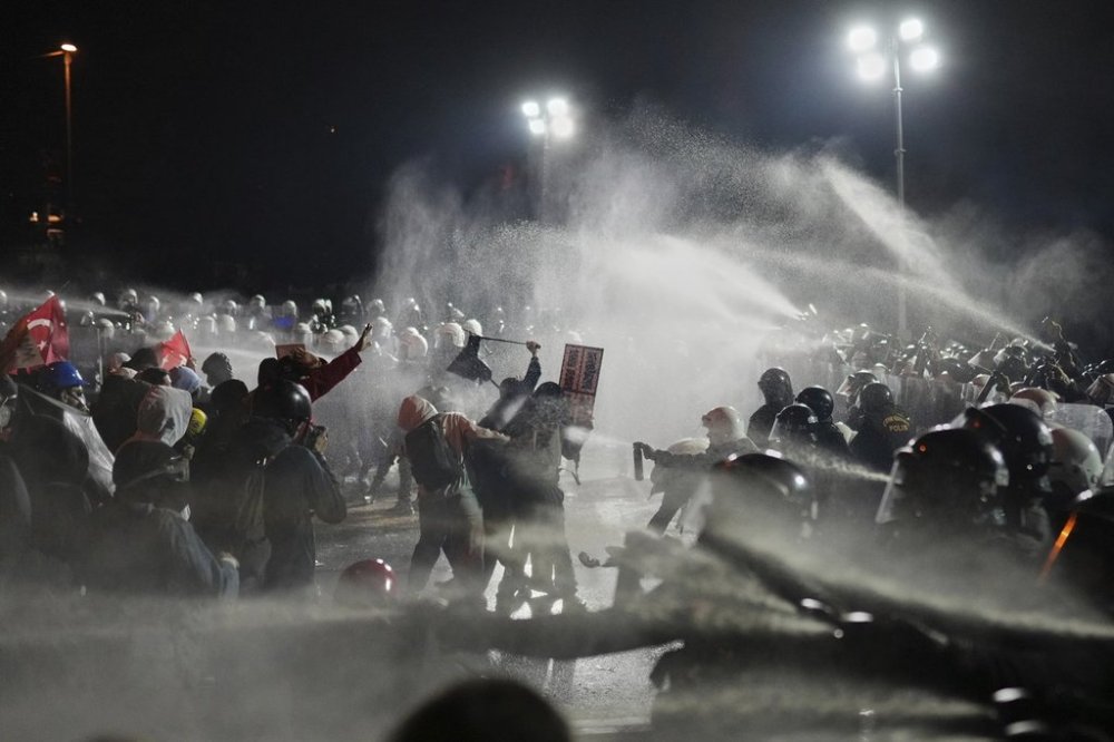 Riot police officers clash with protesters during a protest after Istanbul's Mayor Ekrem Imamoglu was arrested and sent to prison, in Istanbul, Turkey, Sunday, March 23, 2025. (AP Photo/Francisco Seco)