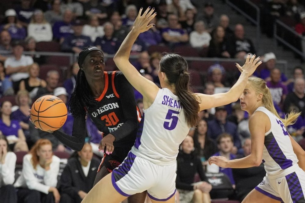 Oregon State guard Catarina Ferreira (30) passes around Portland guard Emme Shearer (5) during the first half of an NCAA college basketball game in the final of the West Coast Conference women's tournament Tuesday, March 11, 2025, in Las Vegas. (AP Photo/John Locher)