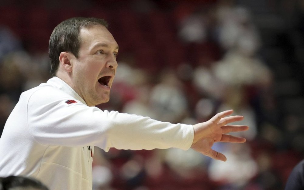 UNLV head coach Kevin Kruger calls out to players during the first half of an NCAA college basketball game against San Diego State, Tuesday, March 4, 2025, in Las Vegas. (Steve Marcus/Las Vegas Sun via AP)