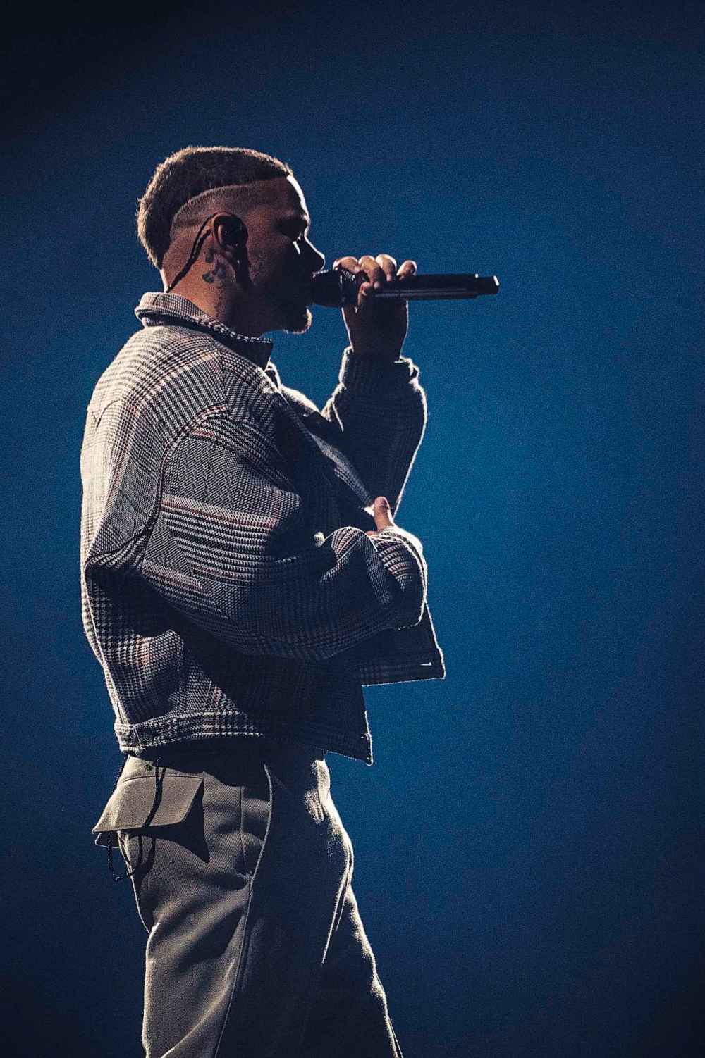 Kane Brown performs at Canada Life Centre Thursday, March 27, 2025. (Dwayne Larson Photo)