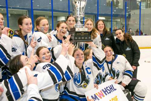 BROOK JONES/FREE PRESS
The Manitoba Women's High School Hockey League hosts the women's high school playoffs at the Seven Oaks Arena in Winnipeg, Man., Friday, March 11, 2025. The CJS Olympiens  earned a 2-0 victory over the the Glenlawn Lions in Game 3 to win the best-of-three final series 2-1 and earn the MWHSHL league championship and the Wayne Thompson Cup. Pictured: Team captain Cadence Kibbins (middle) and her Olympiens teammates celebrate their team's victory by lifting the Wayne Thompson Cup.