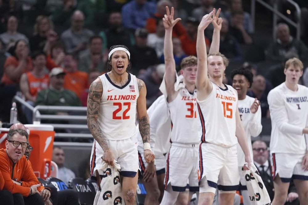 Illinois guard Tre White (22), Kasparas Jakucionis (32) and Jake Davis (15) react on the bench against Iowa during the second half of an NCAA college basketball game in the second round of the Big Ten Conference tournament in Indianapolis, Thursday, March 13, 2025. (AP Photo/Michael Conroy)