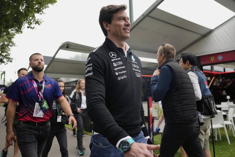 Mercedes team principal Toto Wolff arrives at the track ahead of the Australian Formula One Grand Prix at Albert Park, in Melbourne, Australia, Thursday, March 13, 2025. (AP Photo/Asanka Brendon Ratnayake)