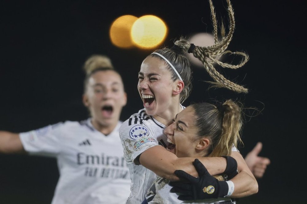 Real Madrid's Athenea del Castillo , centre, celebrates with Real Madrid's captain Olga Carmona, right, after scoring her side's second goal during the Women's Champions League quarterfinal first leg soccer match between Real Madrid and Arsenal at the Alfredo di Stefano stadium in Madrid, Spain, Tuesday March 18, 2025. (AP Photo/Fran Berg)