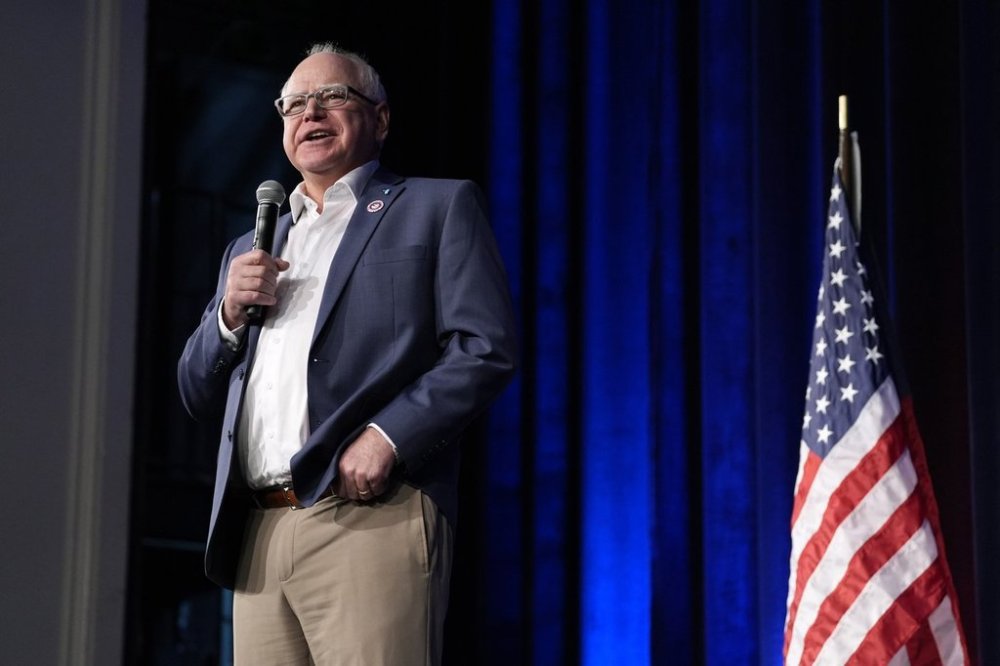 Minnesota Gov. Tim Walz speaks at a town hall event at Roosevelt High School, Friday, March 14, 2025, in Des Moines, Iowa. (AP Photo/Matthew Putney)