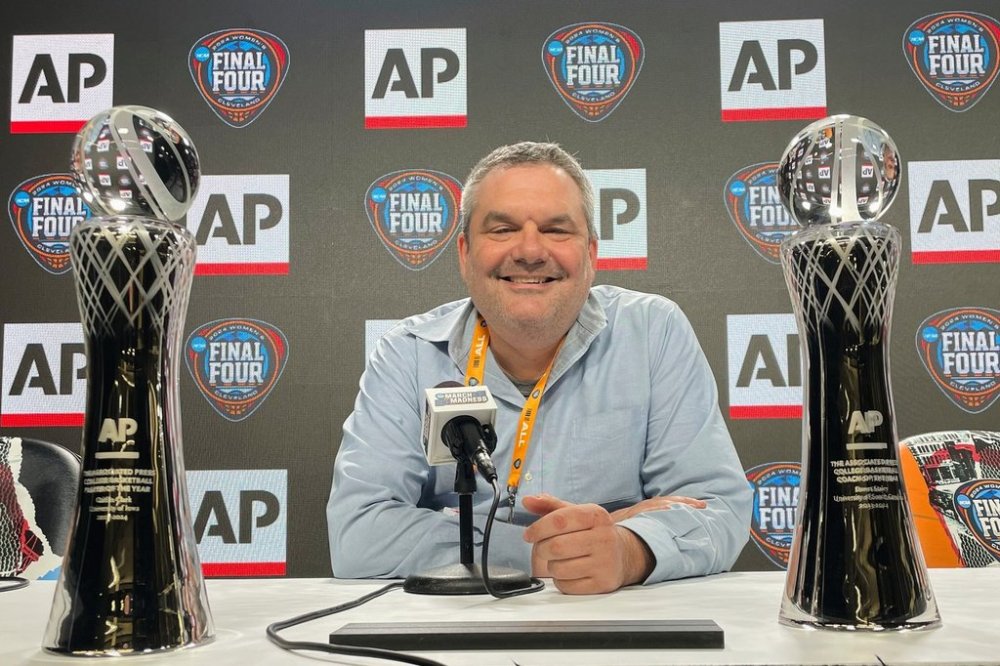 Associated Press basketball writer Doug Feinberg poses at the Women's Final Four NCAA college basketball tournament, Thursday, April 4, 2024, in Cleveland. Feinberg, who has covered the women’s basketball for nearly 20 years, has been chosen for the U.S. Basketball Writers Association Hall of Fame Class of 2025. (AP Photo)