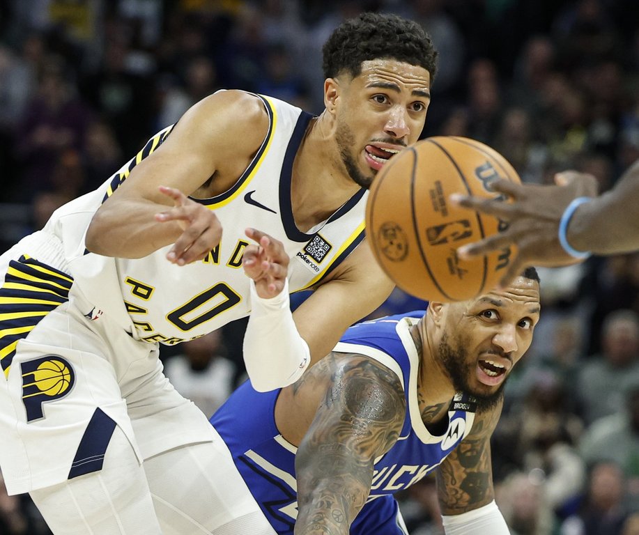 Indiana Pacers' Tyrese Haliburton (0) passes the ball against Milwaukee Bucks' Damian Lillard during the second half of an NBA basketball game Saturday, March 15, 2025, in Milwaukee. (AP Photo/Jeffrey Phelps)