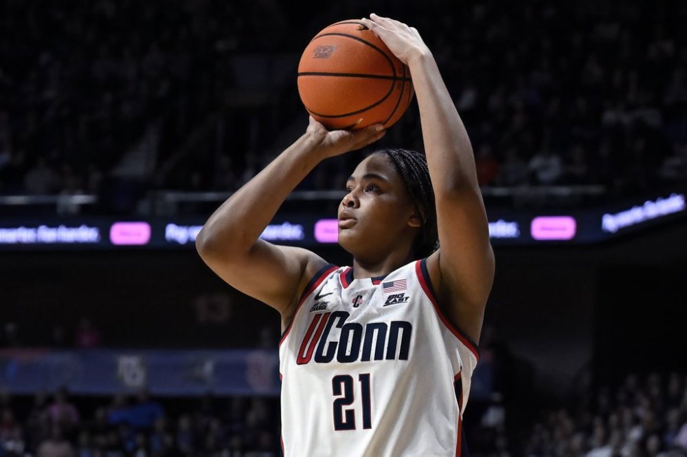 UConn forward Sarah Strong (21) shoots during the second half of an NCAA college basketball game against St. John's in the quarterfinals of the Big East Conference tournament, Saturday, March 8, 2025, in Uncasville, Conn. (AP Photo/Jessica Hill)
