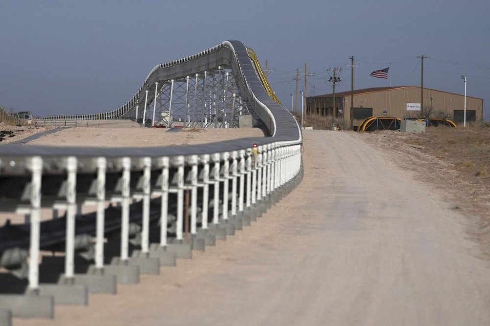 A 42-mile conveyor belt by Atlas Energy carries sand needed for hydraulic fracturing Wednesday, Feb. 26, 2025, in Kermit, Texas. (AP Photo/Julio Cortez)