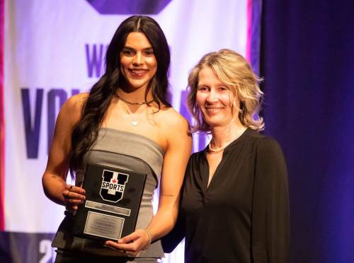 BROOK JONES/FREE PRESS
University of Manitoba Bisons women's volleyball team alumni Lorriann Ludwig (nee Sawatzky) presents U of M Bisons women's volleyball left side Raya Surinx (left) with the Mary Lyons Award - U Sports outstanding women's volleyball player of the year at the All Canadian Awards Ceremony at the Canadian Museum for Human Rights in Winnipeg, Man., Wednesay, March 12, 2024. It was Surinx second year in-a-row winnipeg the award. The Bisons are competing at the U Sports Women's Volleyball Championships at IGAC at the University of Manitoba's Fort Garry Campus March 14 to 16, 2025.