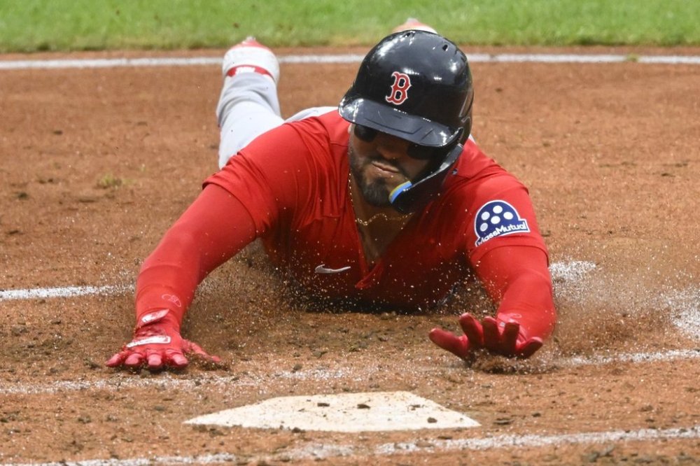 Boston Red Sox's Carlos Narvaez scores on a triple by Jarren Duran during the third inning of the second baseball game of a doubleheader against the Cleveland Guardians, Saturday, April 26, 2025, in Cleveland, (AP Photo/David Richard)