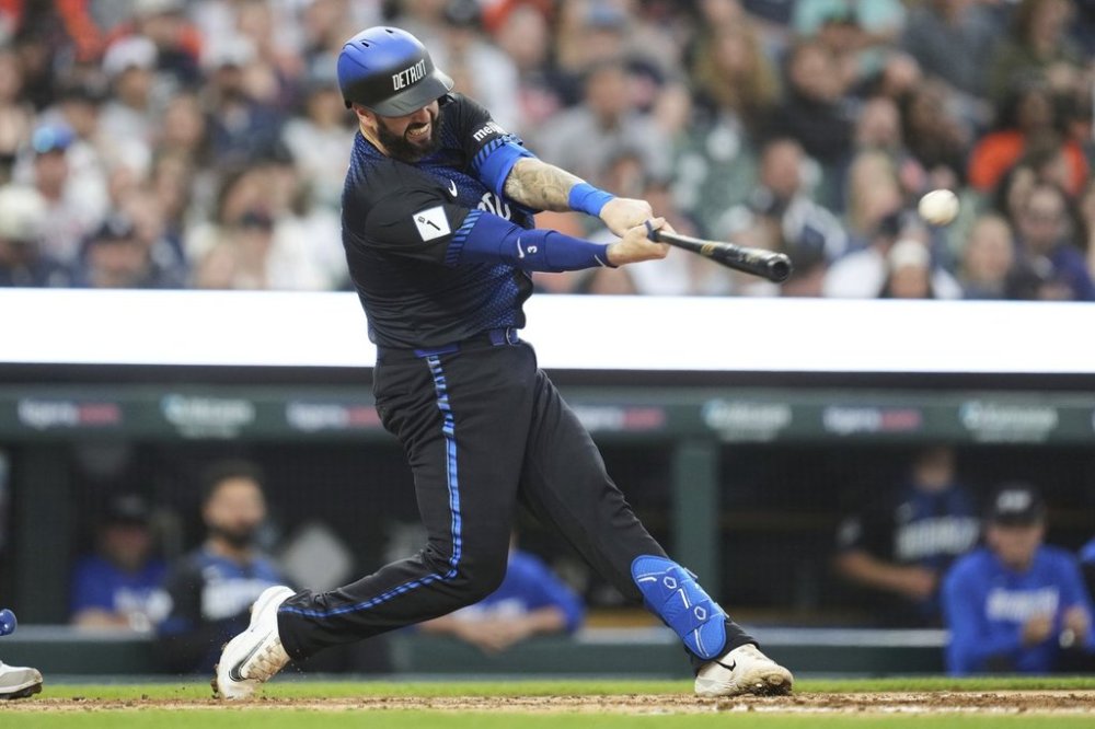 Detroit Tigers' Tomás Nido hits a one-run single against the Kansas City Royals in the second inning during a baseball game, Friday, April 18, 2025, in Detroit. (AP Photo/Paul Sancya)