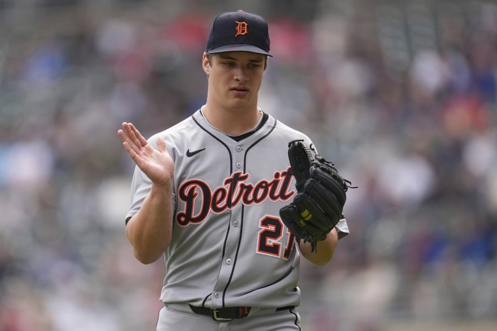 Detroit Tigers starting pitcher Jackson Jobe (21) claps while walking back to the dugout after completing the bottom of the first inning of a baseball game against the Minnesota Twins, Saturday, April 12, 2025, in Minneapolis. (AP Photo/Abbie Parr)