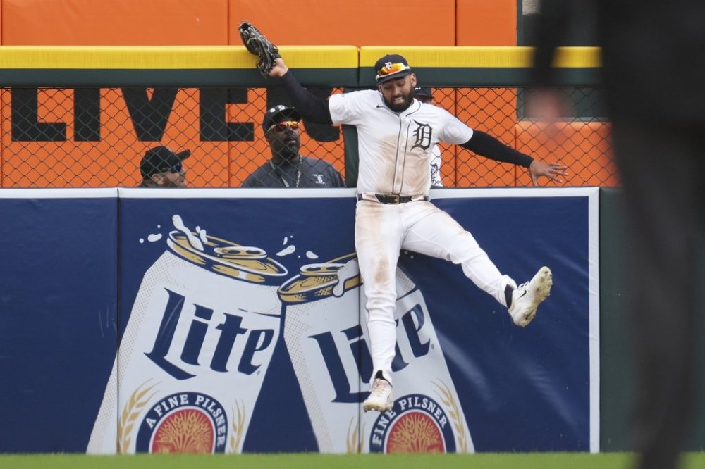 Detroit Tigers left fielder Riley Greene catches a Baltimore Orioles' Ramón Laureano fly ball at the fence in the seventh inning during the first baseball game of a doubleheader, Saturday, April 26, 2025, in Detroit. (AP Photo/Paul Sancya)