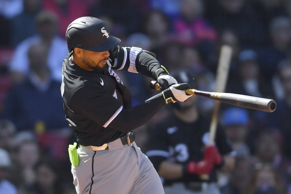 Chicago White Sox's Edgar Quero hits a two-run single in the seventh inning of a baseball game against the Boston Red Sox, Sunday, April 20, 2025, in Boston. (AP Photo/Steven Senne)