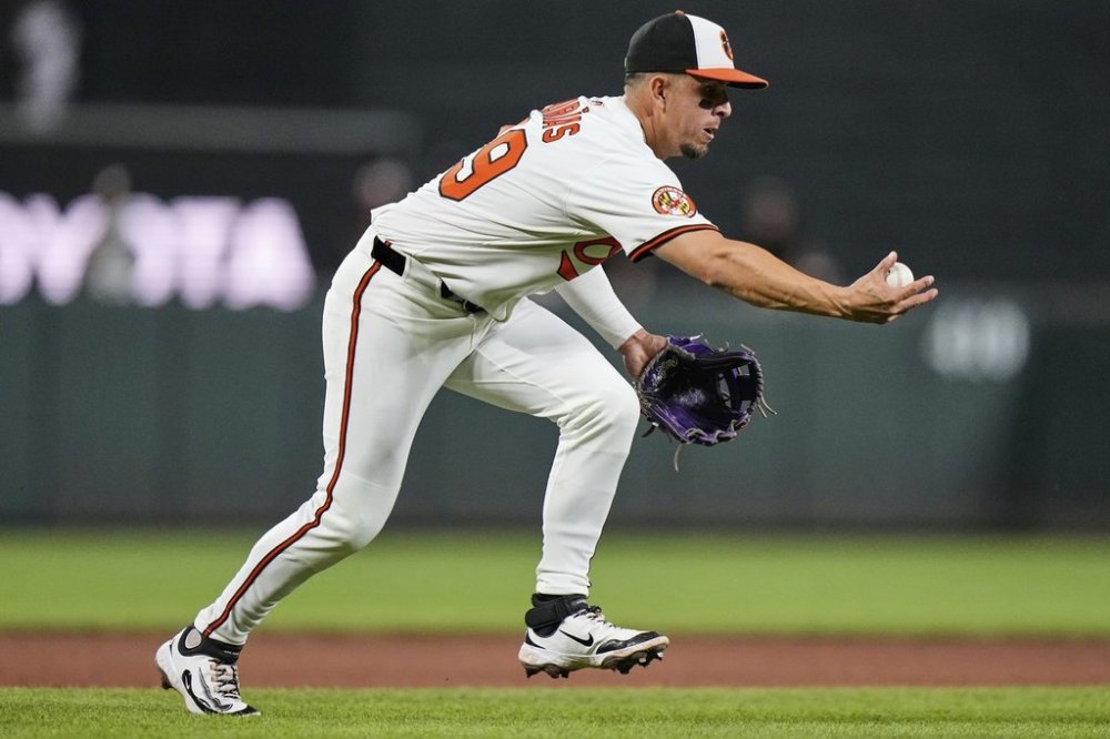 Baltimore Orioles third baseman Ramon Urias fields a ground ball hit in by New York Yankees' Paul Goldschmidt and throws to first baseman Ryan Mountcastle for the out at first base during the seventh inning of a baseball game, Wednesday, April 30, 2025, in Baltimore. (AP Photo/Stephanie Scarbrough)