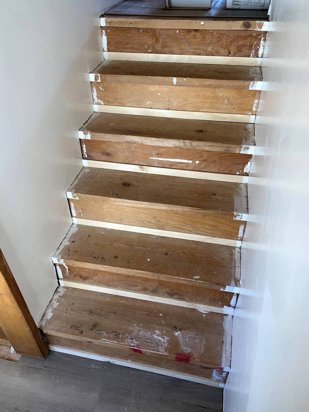 MARC LABOSSIERE / FREE PRESS
Shims are placed at the bottom of every rise (left) to meet the protrusion of the existing nosing, creating a plumb and level surface for the vinyl rise. The walls (right) of the stairway were painted to the rough stair rise and run, to ensure a cohesive look once the vinyl flooring was installed.