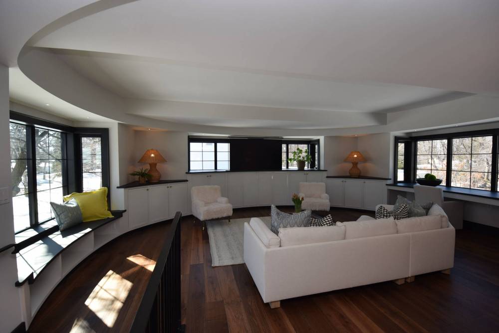TODD LEWYS / FREE PRESS
Surrounded by windows, the oval-shaped media area features an oval tray ceiling, retractable big-screen TV and treetop views.