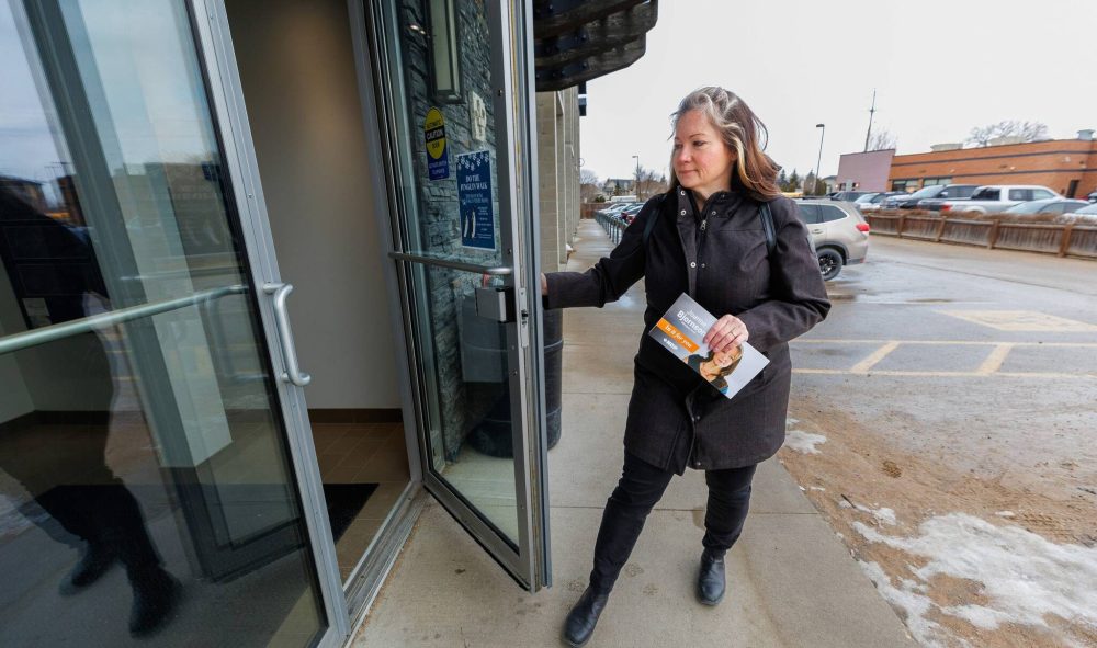 MIKE DEAL / FREE PRESS
Joanne Bjornson, the NDP candidate for Winnipeg South, has no campaign manager and describes her campaign as entirely grassroots.