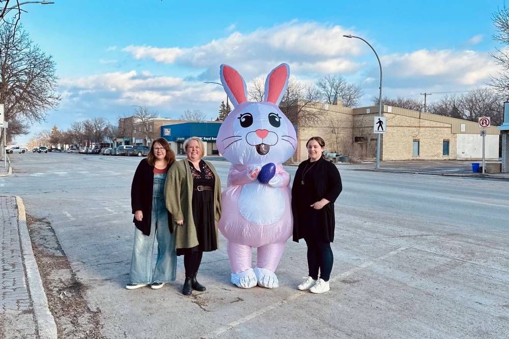 SUPPLIED
Laurie McLean (left) and Kim Friesen, two of the owners of the Floral Merchant, with BOBB and Jesilyn Timmerman (right), who owns Pennyweight Market in Beausejour.
