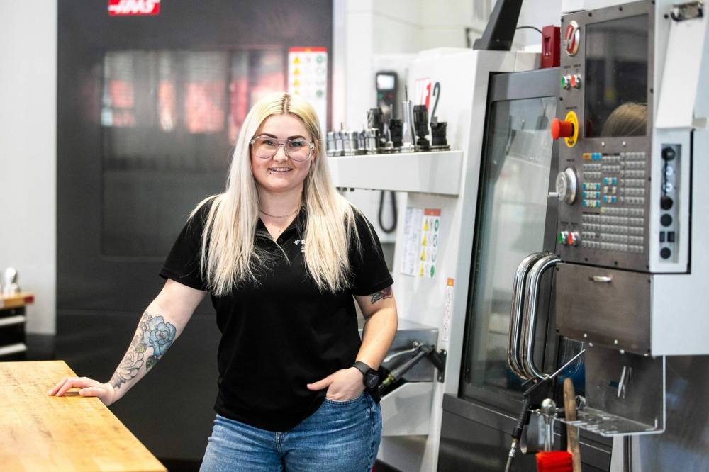 MIKAELA MACKENZIE / FREE PRESS
Acting chair of the Price Institute of Advanced Manufacturing and Mechatronics and CNC machining instructor Jessica Burzminski at Red River College Polytechnic on Wednesday.