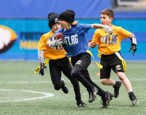 JOHN WOODS / FREE PRESS
                                Weston Wizards&rsquo; Judah makes a run as the Football Manitoba&rsquo;s Blue Bombers Futures Spring Flag League kicked off Saturday at Princess Auto Stadium.
