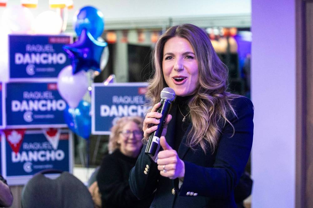MIKAELA MACKENZIE / FREE PRESS
Conservative candidate for Kildonan-St. Paul, Raquel Dancho, speaks to supporters at her election headquarters on Monday.