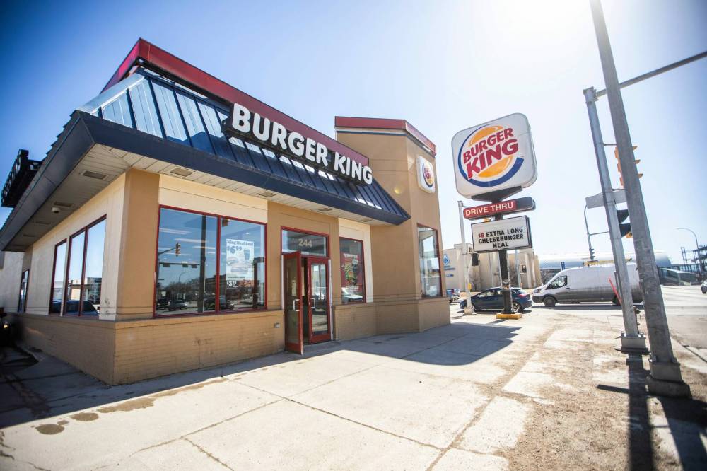 MIKAELA MACKENZIE / FREE PRESS FILES
Police used a Taser on a man at the Burger King on Osborne Street on Monday night after he allegedly demanded food, damaged transparent barriers and tried to get into an office where employees were hiding.