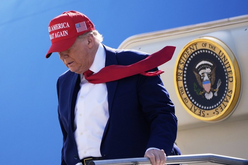 President Donald Trump arrives on Air Force One at Selfridge Air National Guard Base, Tuesday, April 29, 2025, in Harrison Township, Mich. (AP Photo/Alex Brandon)