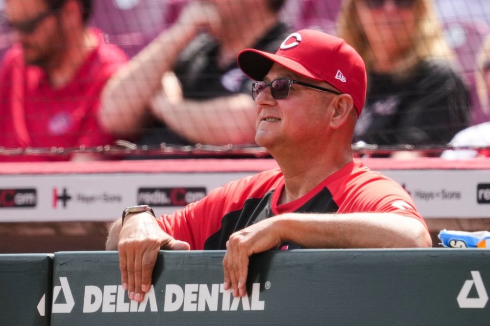 Cincinnati Reds manager Terry Francona watches from the dugout railing during the ninth inning of the first baseball game of a doubleheader against the St. Louis Cardinals, Wednesday, April 30, 2025, in Cincinnati. (AP Photo/Jeff Dean)