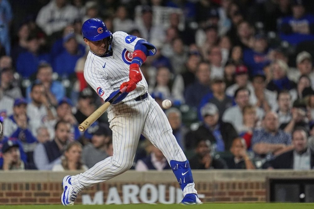 Chicago Cubs' Miguel Amaya (9) hits a game-tying home run during the ninth inning of a baseball game against the Los Angeles Dodgers, Tuesday, April 22, 2025, in Chicago. (AP Photo/Erin Hooley)
