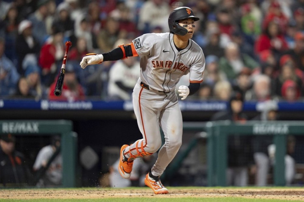 San Francisco Giants' Jung Hoo Lee hits a doubler during the fifth inning of a baseball game against the Philadelphia Phillies, Wednesday, April 16, 2025, in Philadelphia. (AP Photo/Chris Szagola)