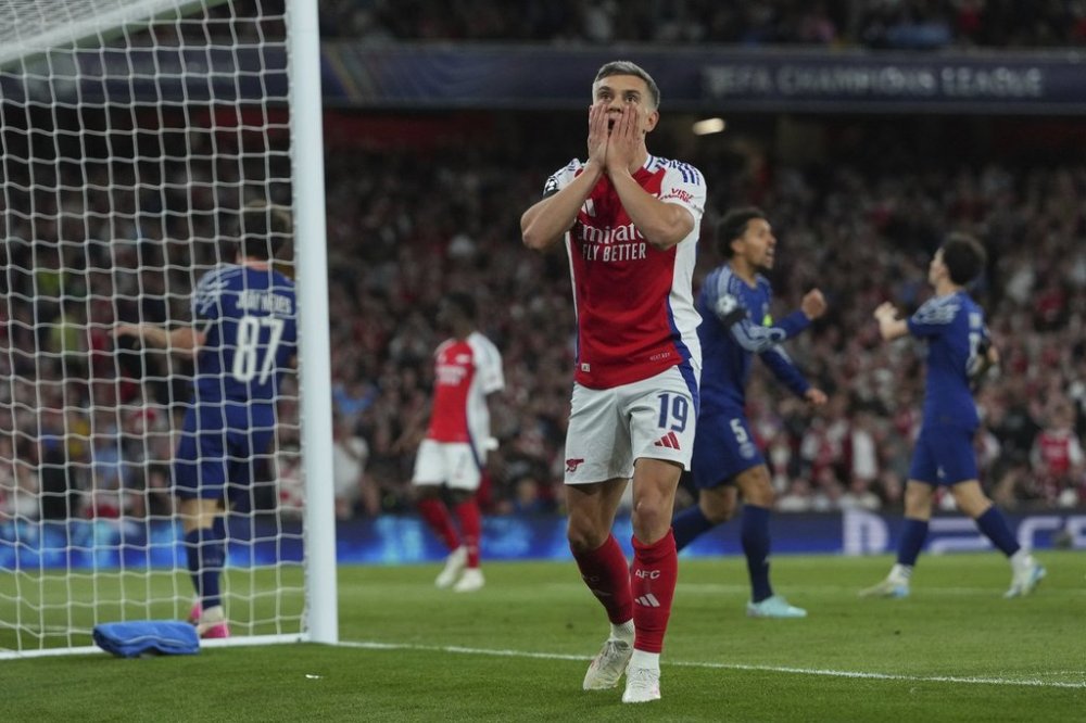 Arsenal's Leandro Trossard reacts after a missed scoring opportunity during the Champions League semifinal first leg soccer match between Arsenal and Paris Saint-Germain at Emirates Stadium in London, England, Tuesday, April 29, 2025. (AP Photo/Kirsty Wigglesworth)