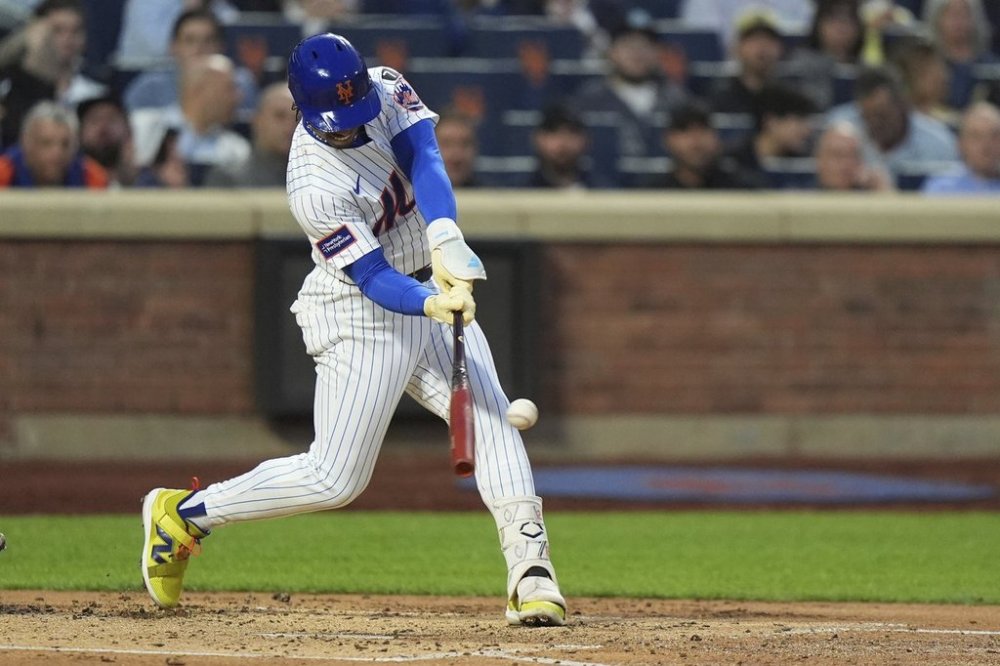 New York Mets' Francisco Lindor hits a two-run home run during the second inning of a baseball game against the Arizona Diamondbacks Tuesday, April 29, 2025, in New York. (AP Photo/Frank Franklin II)