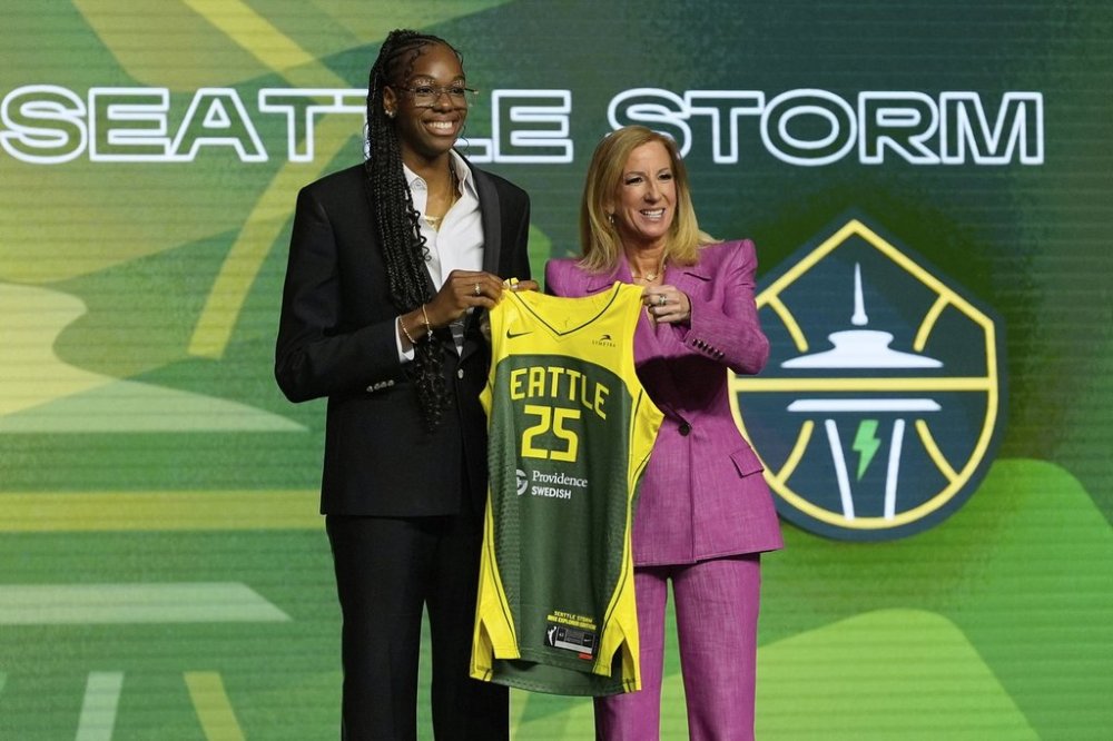 Dominique Malonga, left, poses with WNBA commissioner Cathy Engelbert after being selected second overall by the Seattle Storm during the first round of the WNBA basketball draft, Monday, April 14, 2025, in New York. (AP Photo/Pamela Smith)