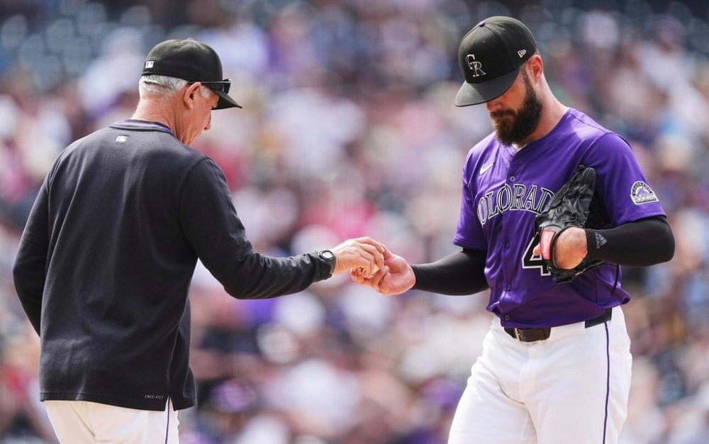 Colorado Rockies manager Bud Black, left, takes the ball from relief pitcher Tyler Kinley as he is pulled form the mound after giving up an RBI single to Cincinnati Reds' Spencer Steer in the ninth inning of a baseball game Saturday, April 26, 2025, in Denver. (AP Photo/David Zalubowski)