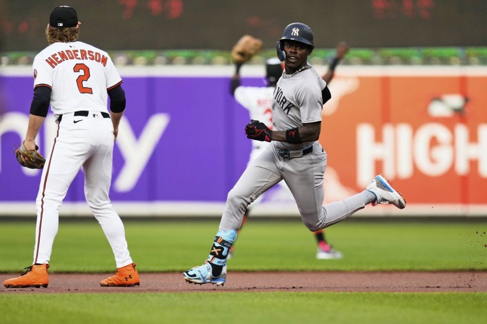 New York Yankees' Jazz Chisholm Jr., right, looks while advancing toward third base past Baltimore Orioles shortstop Gunnar Henderson (2) on a fielding error by Baltimore Orioles right fielder Ramon Laureano during the first inning of a baseball game, Tuesday, April 29, 2025, in Baltimore. (AP Photo/Stephanie Scarbrough)