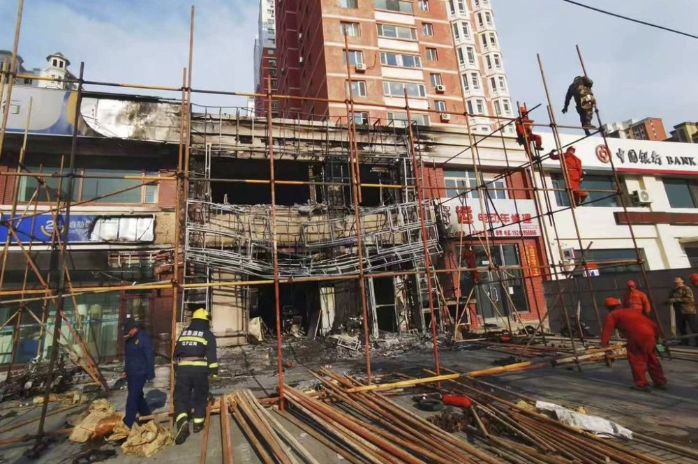 In this photo released by Xinhua News Agency, workers build a scaffolding around the site of a restaurant fire in Liaoyang, northeastern China's Liaoning province on Tuesday, April 29, 2025.. (Xinhua via AP)